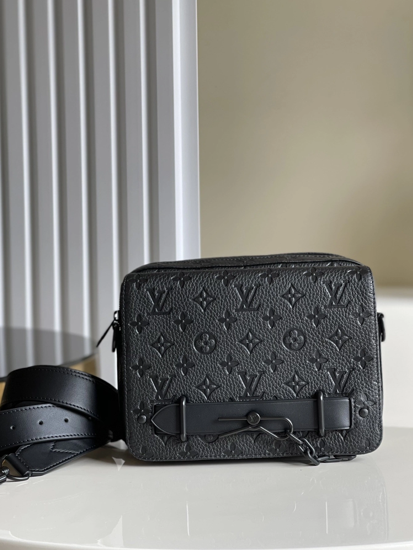First bag ru Steamer LOUIS VUITTON Messenger 0821